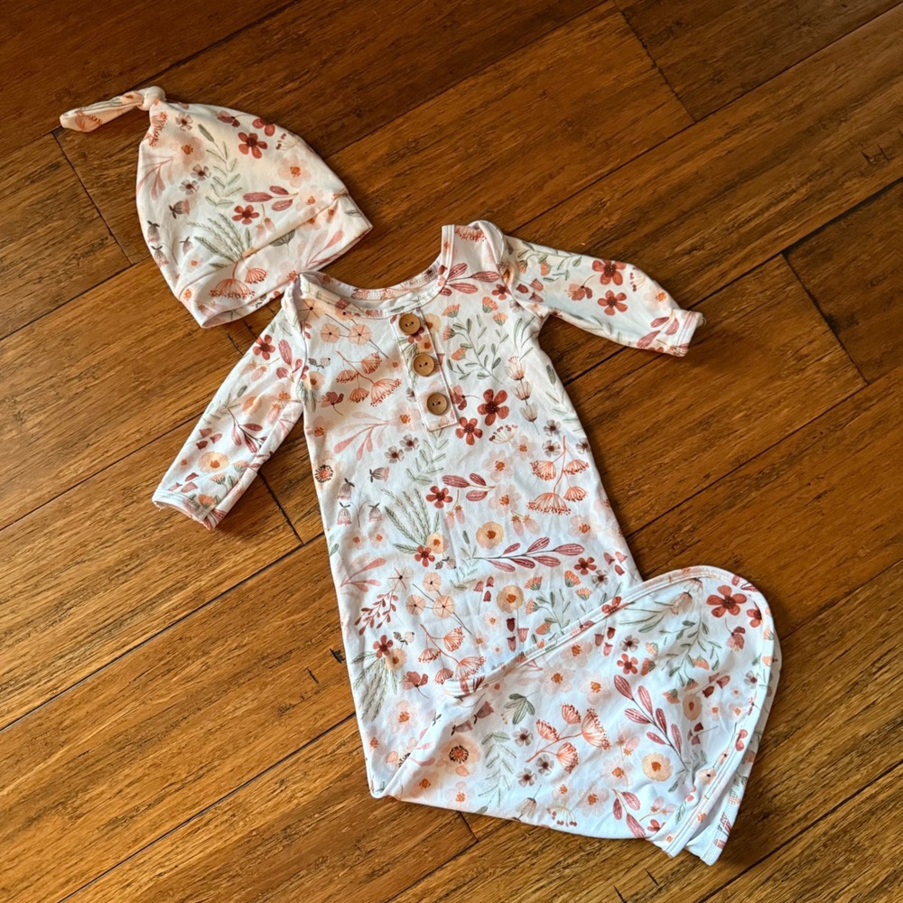 Caden Lane Floral Knotted Baby Gown and Hat Set 0-3 Months Newborn Sleeper